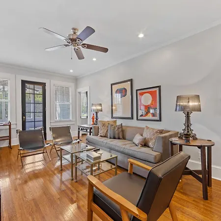 Stylish Myers Park 2 Bedroom With Screened Porch